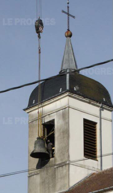 Prêtre: La cloche de l’église est partie avant Pâques pour réparation 
