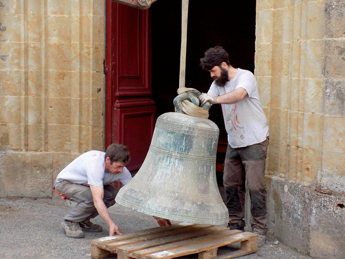 Laumaillé : une souscription pour réparer la grosse cloche de l'église de Simorre 