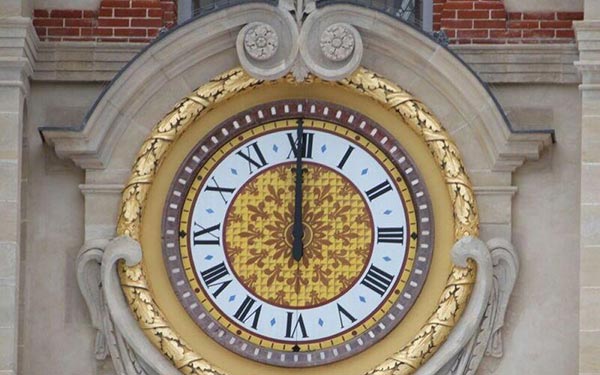 Huchez à Saint-Germain : l’horloge du château retrouve son lustre  