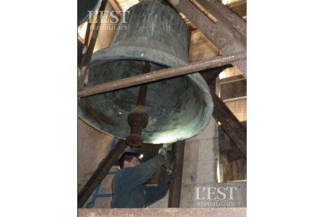 Gradoux et fils  : Une cloche sauvée de l’ancienne église ?
 