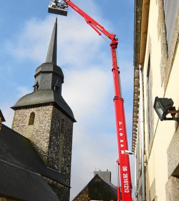 Alain Macé - Église. Protection contre la foudre installée sur le clocher