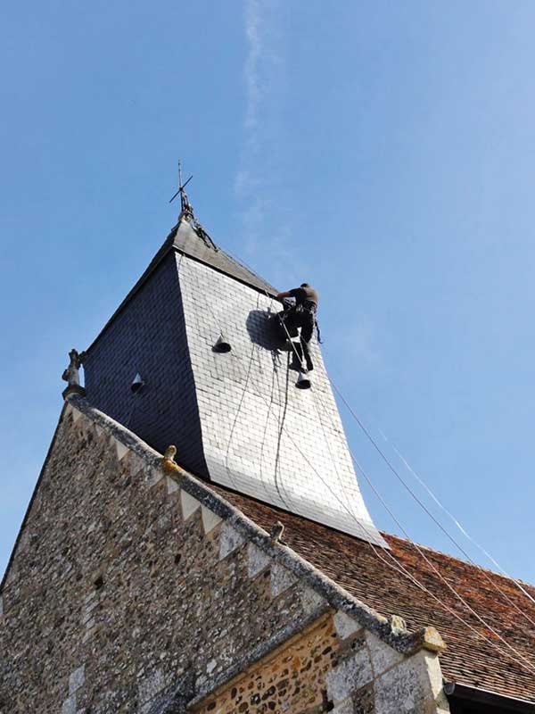 Un paratonnerre chassera maintenant la foudre du clocher

  -Photo:actu.fr